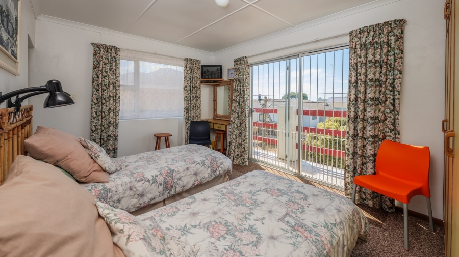 5 Bedroom Property for Sale in Struisbaai Western Cape